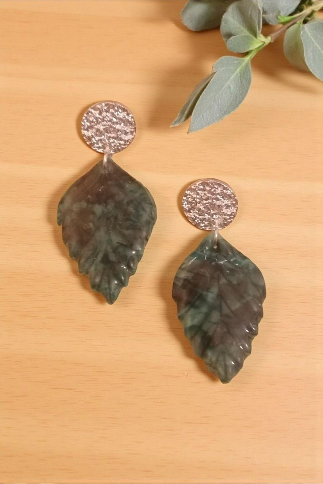 Boucles d&#039;oreilles feuilles vertes
