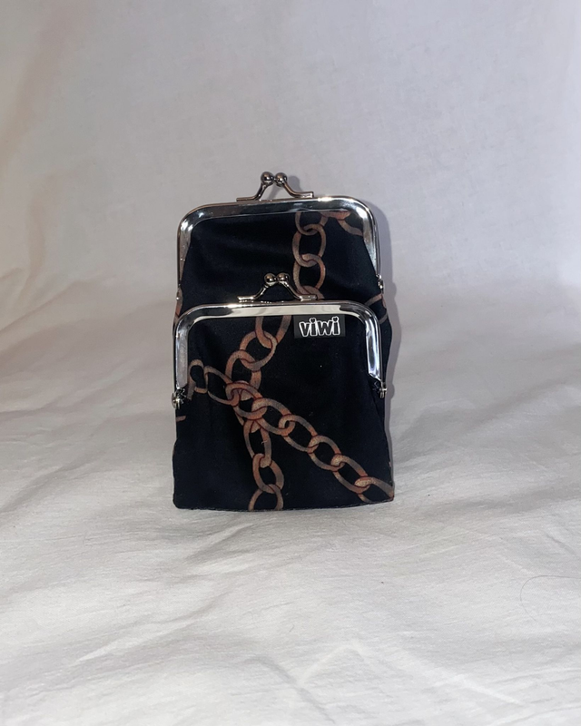 Pieni tuplakukkaro, Musta Ketju