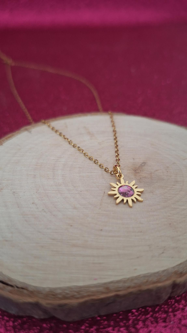 Collier doré soleil paillettes roses