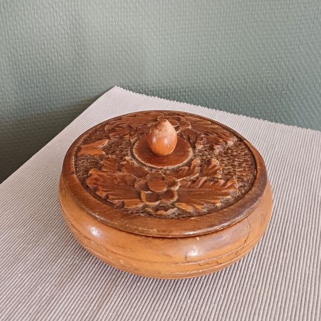 Made in Holland | Handgemaakt Besneden rond Juwelendoosje Snuisterijendoosje Sleuteldoosje (diameter 14,0 cm | hoogte 7,5 cm) | Vintage