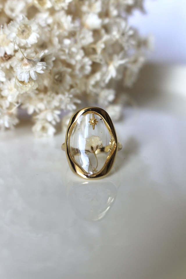 Bague ajustable dorée, Fleur séchée, Bague minimaliste dorée fine en acier inoxydable pour femme, Idée cadeau pour femme, bijou fleur séchée