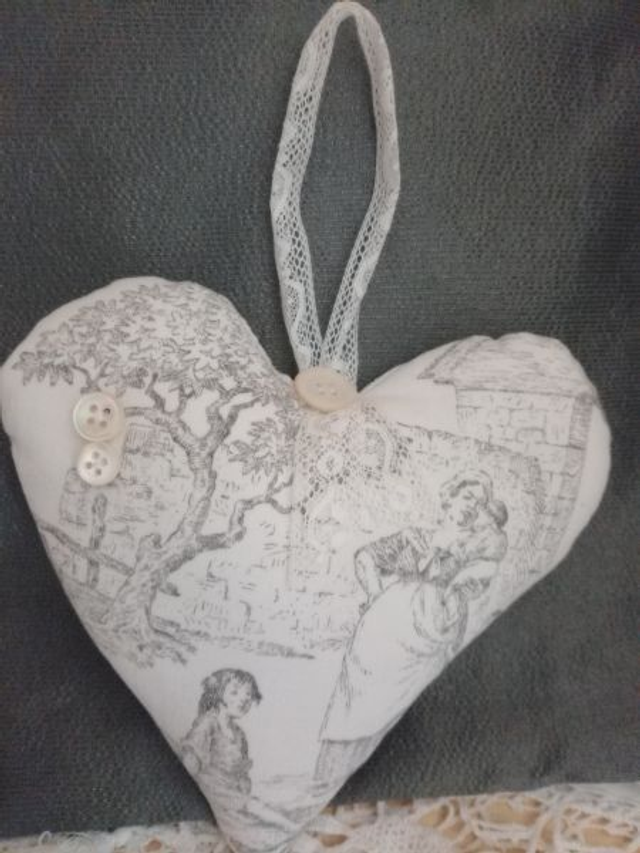 coussin de porte coeur à suspendre toile de Jouy grise ancienne