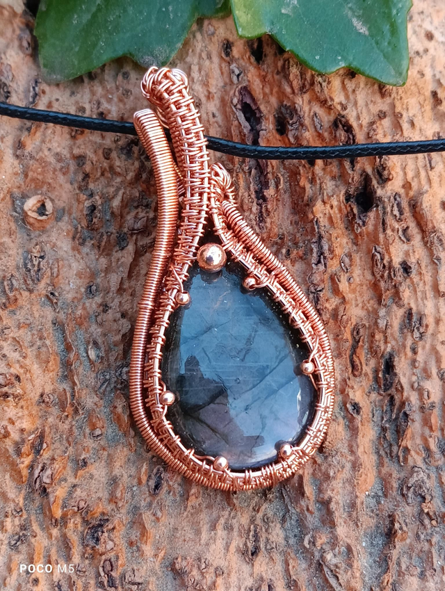 Pendentif cuivre et labradorite violette 