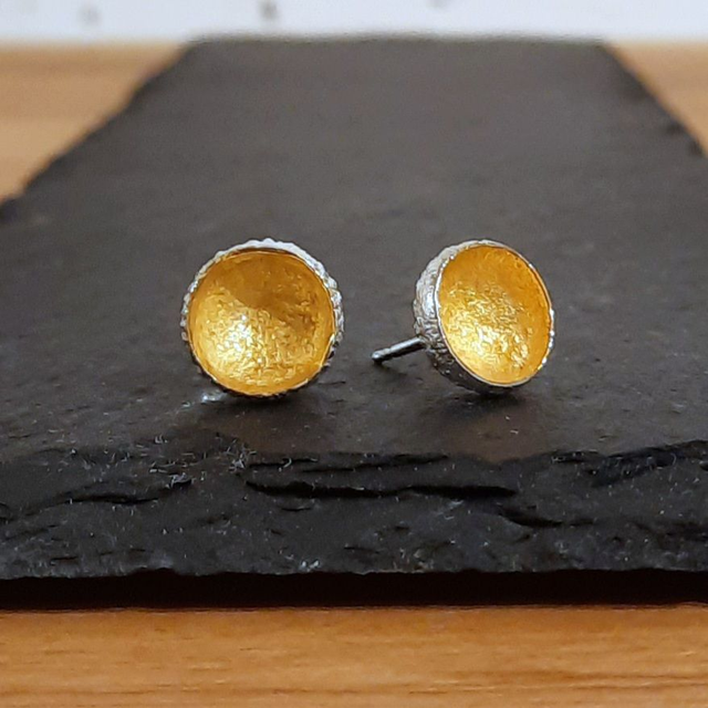 Ohrstecker mit je 1 Eichenkäppchen Silber, innen feinvergoldet