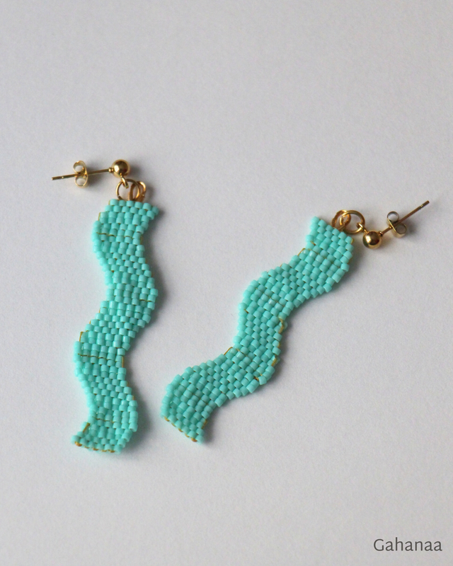 Camille, boucles d'oreilles pendant vague, couleur turquoise clair
