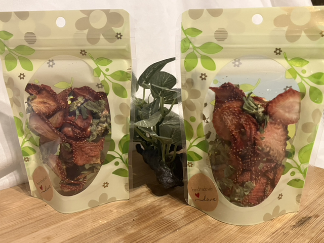Dried fruit and vegetable Snack Packs (suitable for most pets)