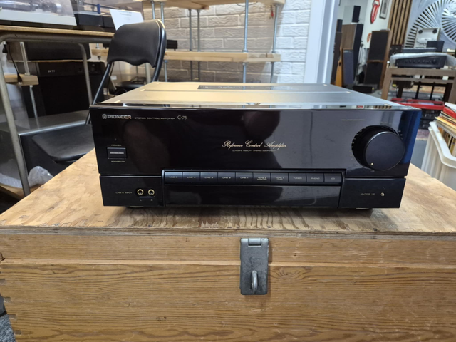 Pioneer C-73 forforstærker