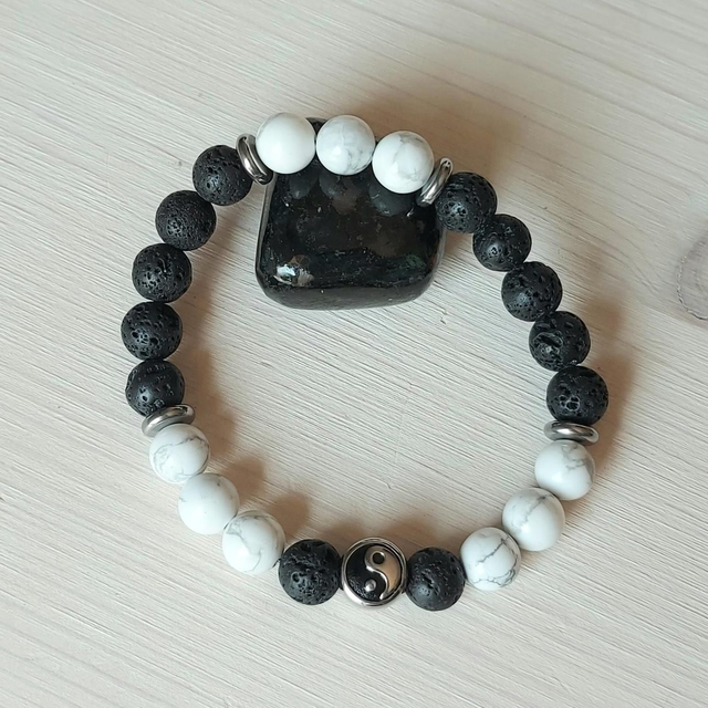 Pierre de Lave et Howlite 