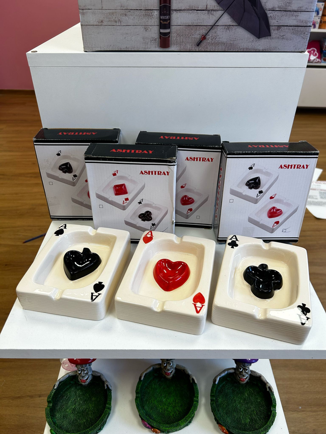 Posacenere cards in ceramica