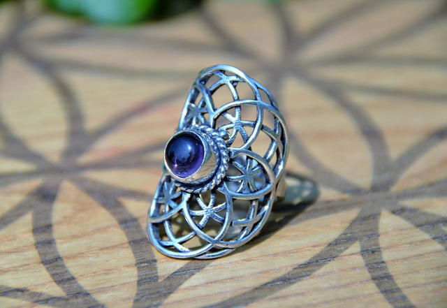 Bague graine de vie couleur argent et améthyste 