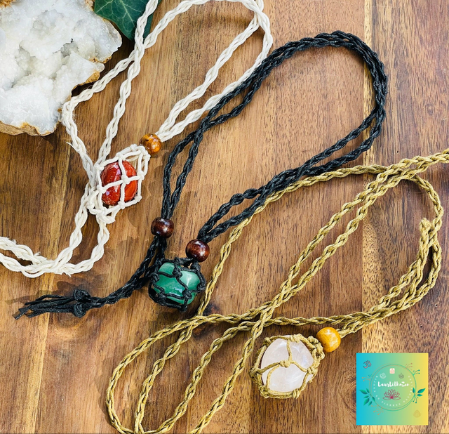 Collier cordon en filet avec pierre roulée au choix 