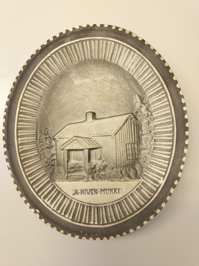 Aleksis Kiven mökki keramiikkataulu #206