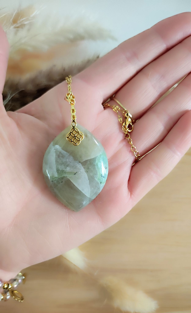 Pendentif Garniérite (Pierre de lune verte)