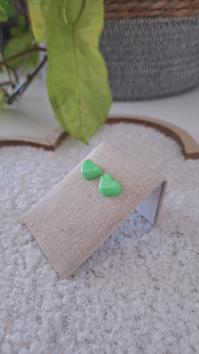 Puces coeurs verts fluo