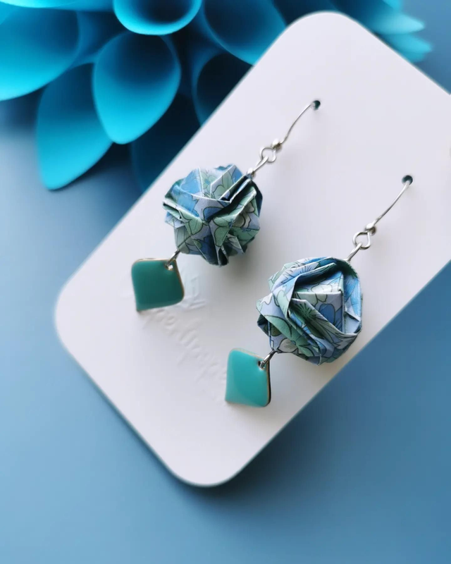 Kusudama et breloques bleues