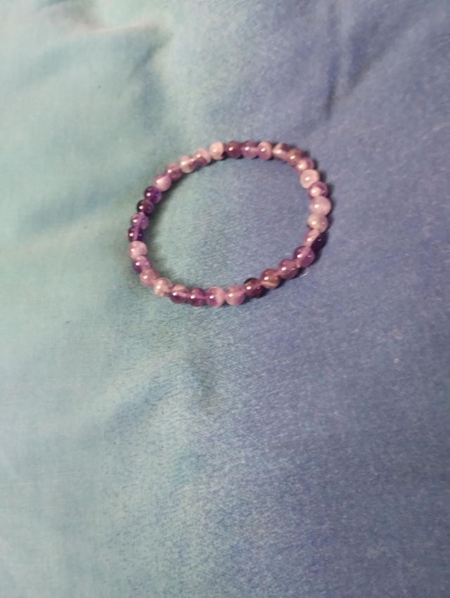 Różne branzoletki z kamieni 