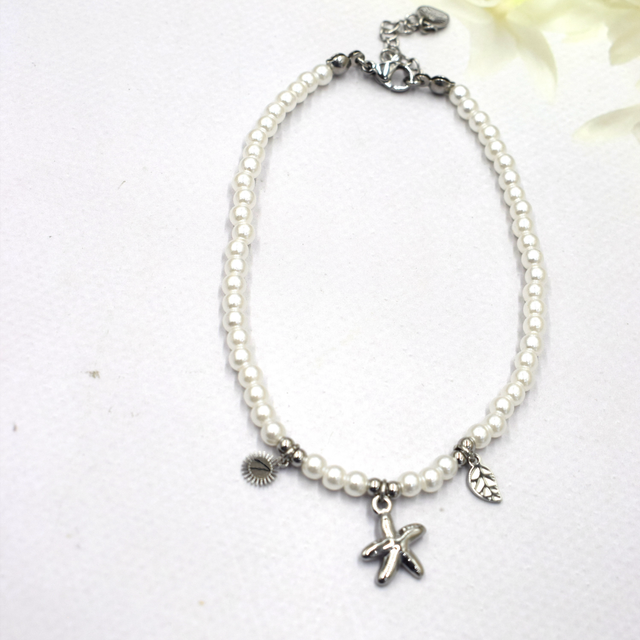 Chaîne de cheville perle de nacre et pampille 