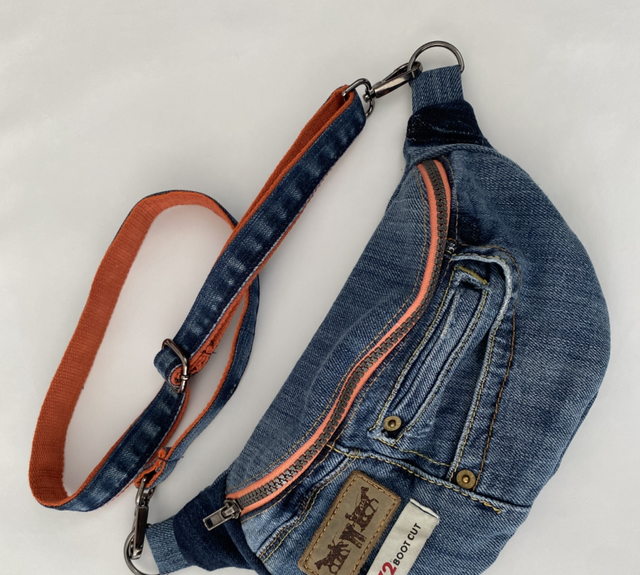 Sac banane en jean recyclé 