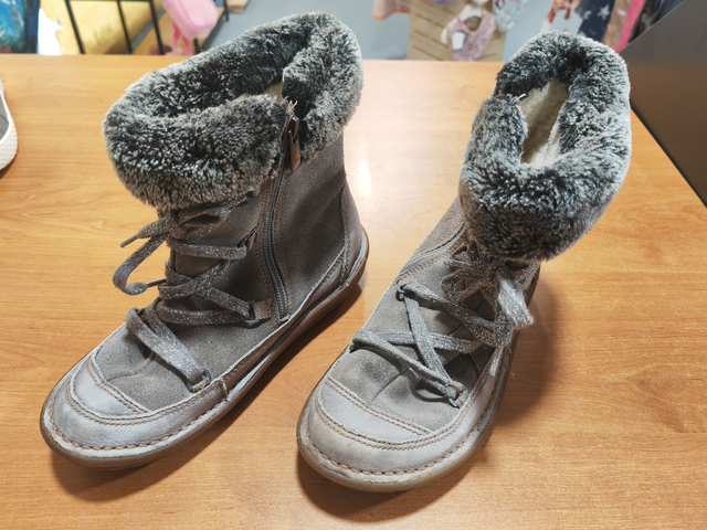 Chaussures grise montantes fourrées en 34