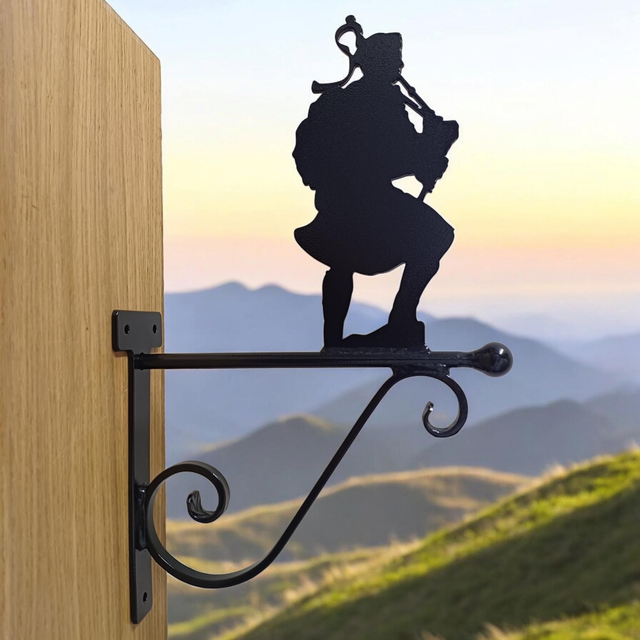 Piper Bill Millin Hanging Basket Bracket