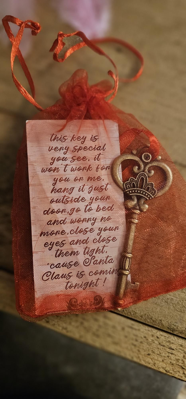 Metal Santa Key with Note