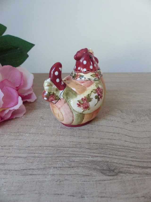 Salière ou Poivrière Vintage – Poule en Céramique Peinte Main, Motifs à Pois et Fleurs – Déco de Table Cuisine Rustique, Cadeau Champêtre