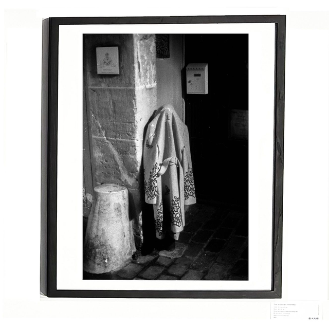 « La nuit absente » -tirage argentique cadre bois de chêne noire 40x30