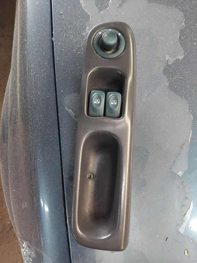 Bouton lève-vitre Conducteur 