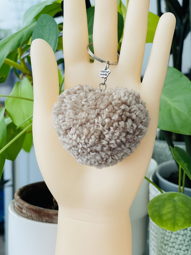 Ours Brun - Porte-clé pompon coeur - L