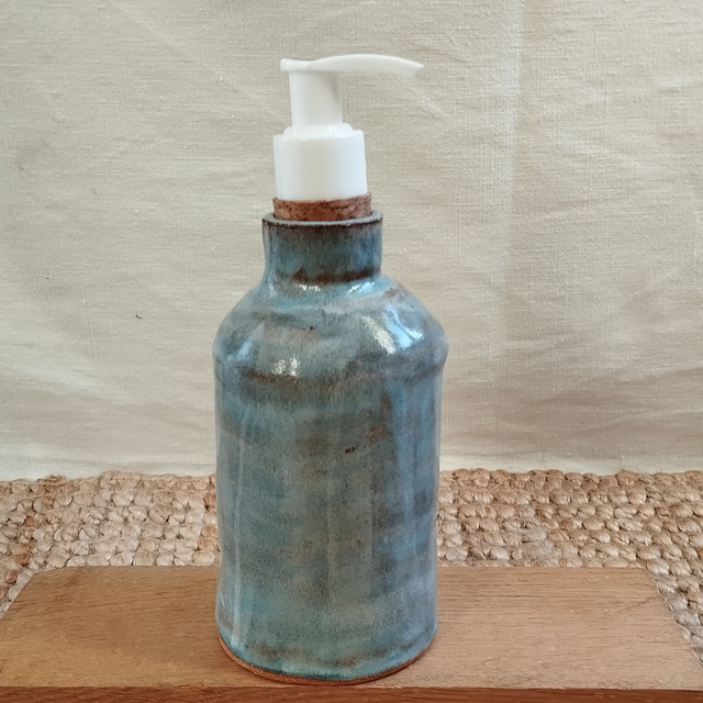 Distributeur à savon liquide, argile rouge, émail bleu ciel