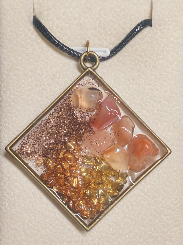 Pendentif losange en résine