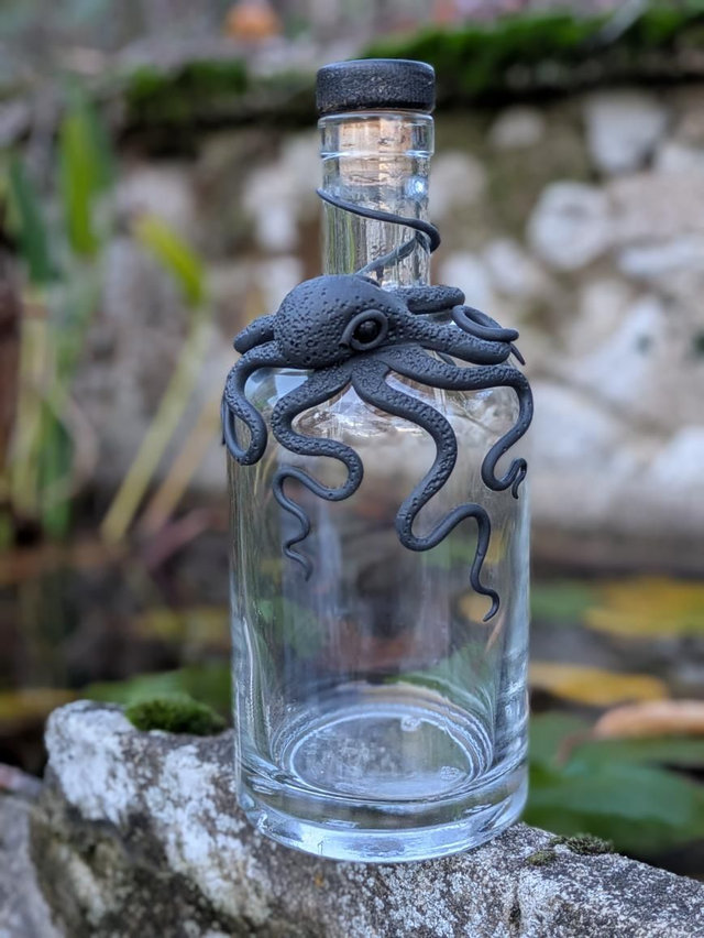 Bouteille de rhum pieuvre noire