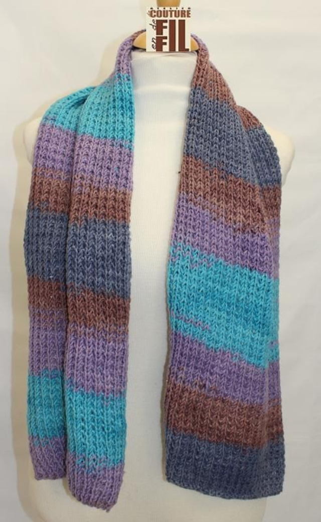  Echarpe tricot  bleu turquoise 