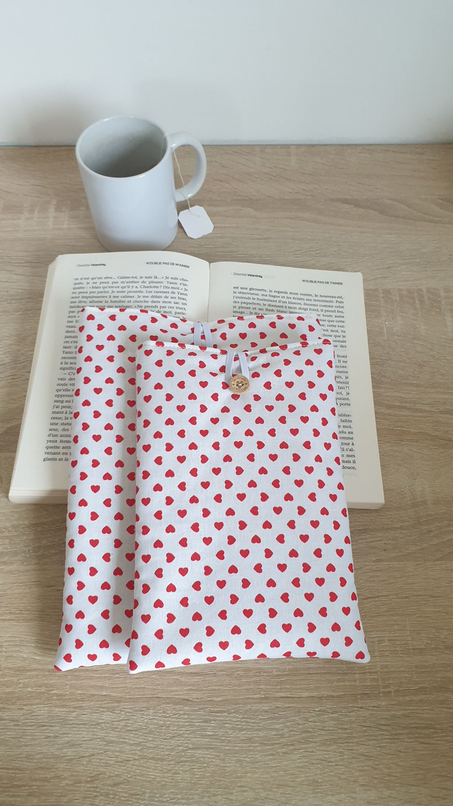 Pochette/ couvre livre petits cœurs rouge