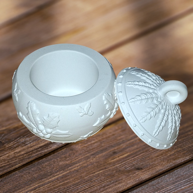 Weihnachtskugel mit Öffnung