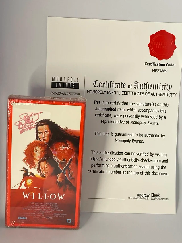 Sealed VHS Willow 1988 firmado Warwick Davis COA