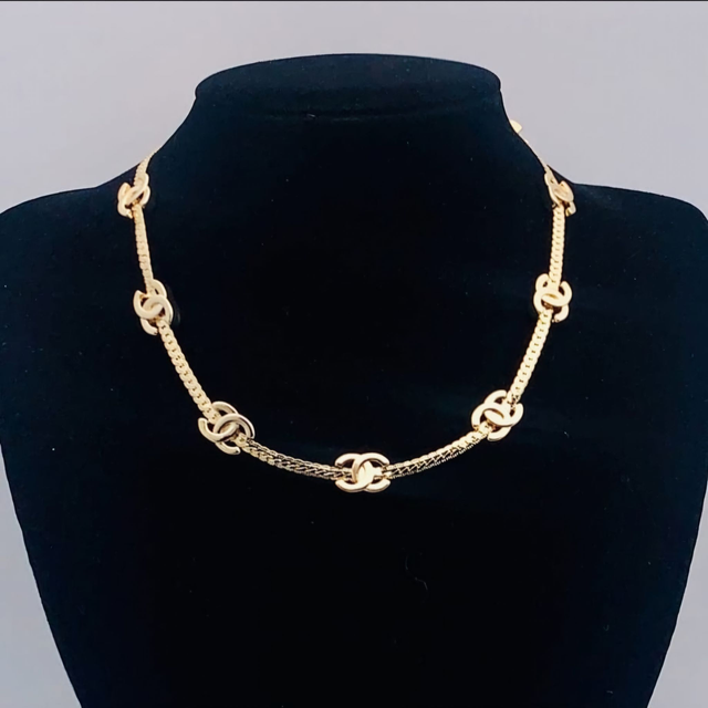 Collier CH doré 