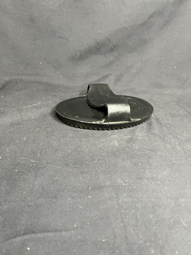 Etrille caoutchouc noir - grand modèle