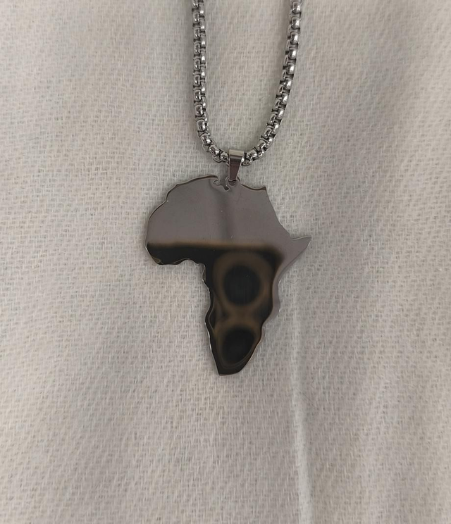 Collier carte Afrique couleur argent