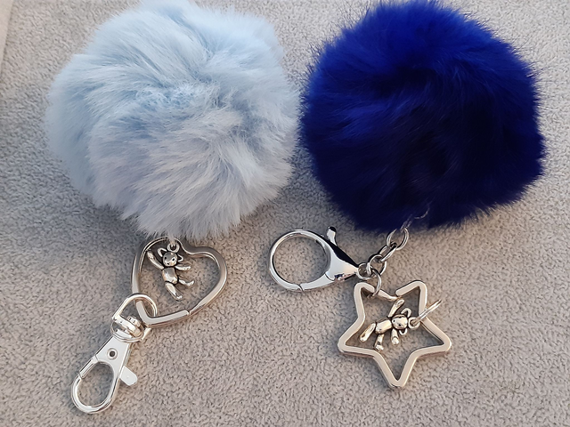 Porte-clé étoile maxi pompon bleu