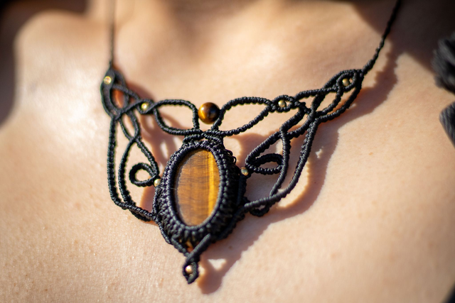 Collier micro-macramé Oeil de tigre