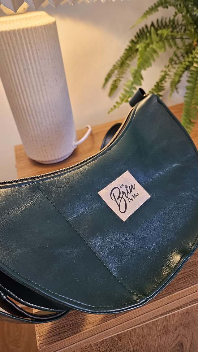 Sac demi-lune en simili cuir vert