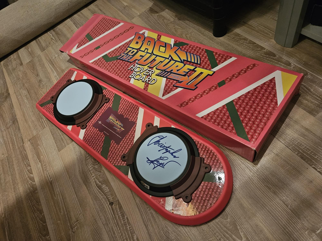 Hoverboard BTTF II signé Christopher Lloyd- authentifié 