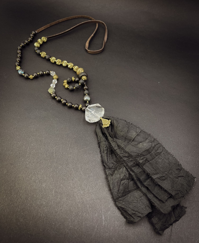 Collier "SHAMAN" noir et Cristal