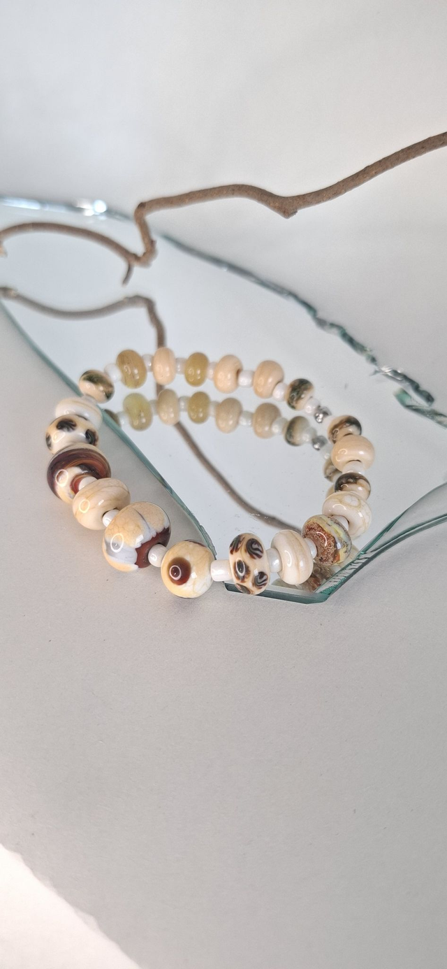 Rannekoru lasihelmillä