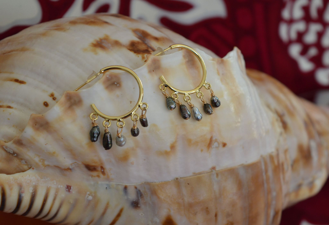 Boucles d'oreilles - créole plaquée or 2 cm - 5 petits keshis