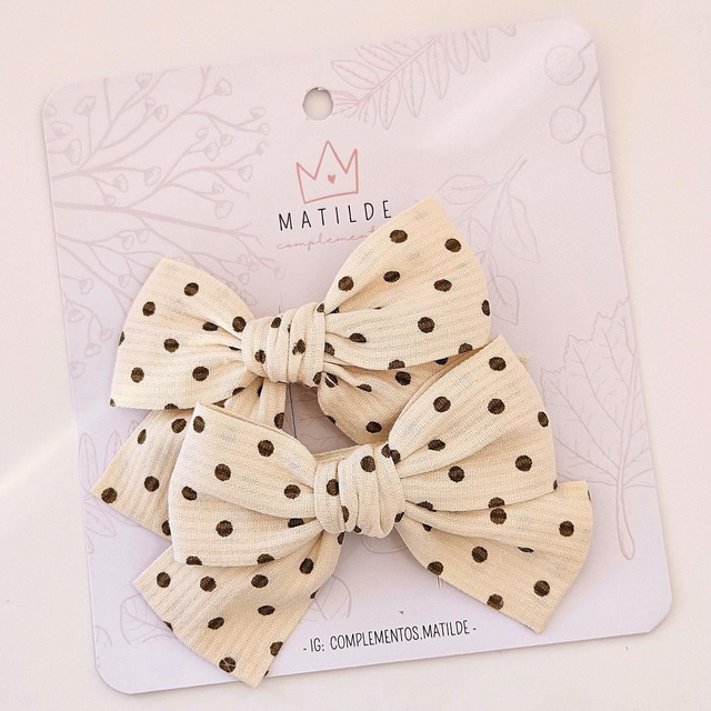 Pinza Lazo Par Beige Puntos Grandes