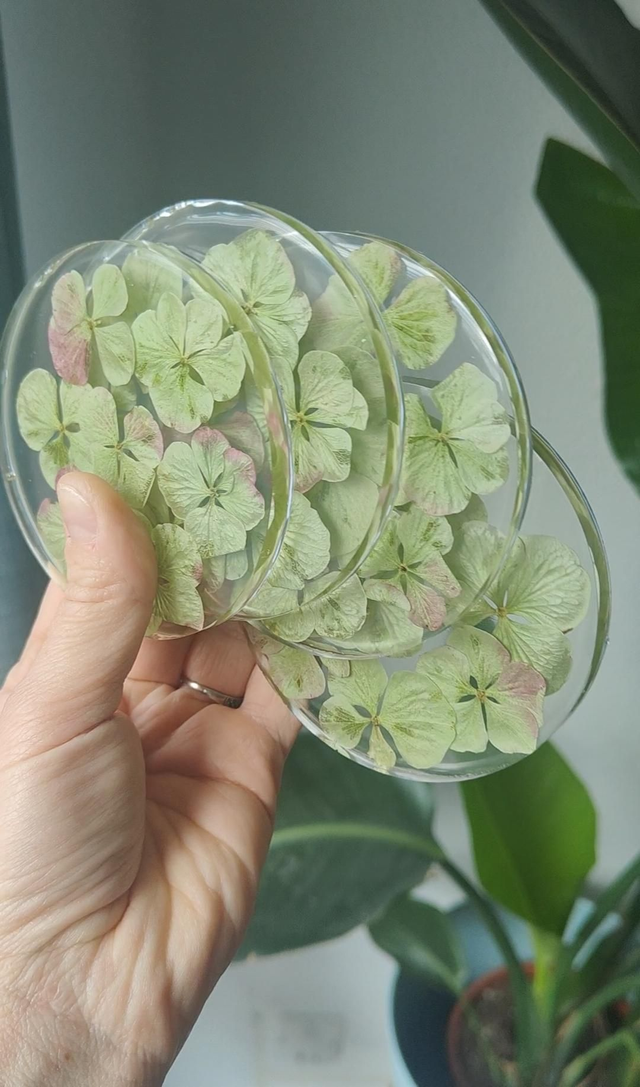Sous-verres fleurs et résine