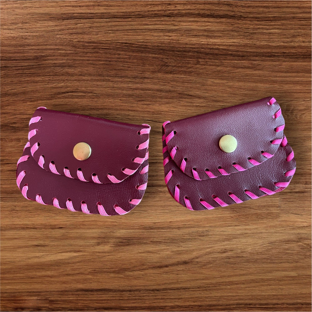 Pochette à chapelet en cuir bordeaux