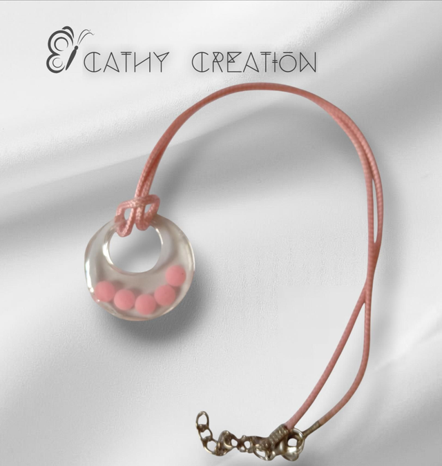 Collier avec inclusion de perles 